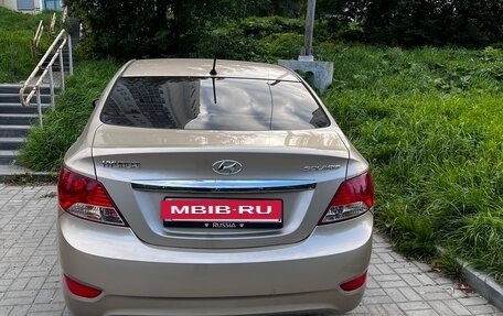 Hyundai Solaris II рестайлинг, 2013 год, 900 000 рублей, 2 фотография