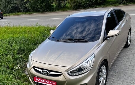 Hyundai Solaris II рестайлинг, 2013 год, 900 000 рублей, 3 фотография