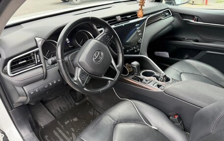 Toyota Camry, 2019 год, 2 800 000 рублей, 10 фотография