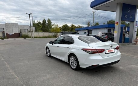 Toyota Camry, 2019 год, 2 800 000 рублей, 4 фотография