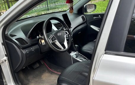 Hyundai Solaris II рестайлинг, 2011 год, 550 000 рублей, 6 фотография