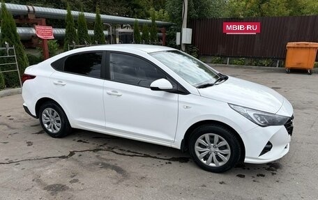 Hyundai Solaris II рестайлинг, 2021 год, 1 350 000 рублей, 2 фотография