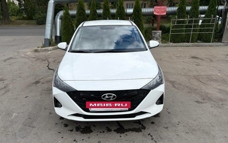Hyundai Solaris II рестайлинг, 2021 год, 1 350 000 рублей, 9 фотография