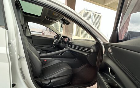 Hyundai Elantra, 2023 год, 1 994 000 рублей, 26 фотография