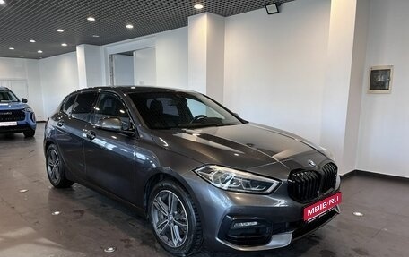 BMW 1 серия, 2019 год, 2 420 000 рублей, 1 фотография