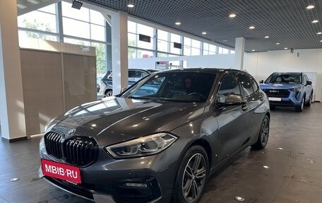 BMW 1 серия, 2019 год, 2 420 000 рублей, 7 фотография