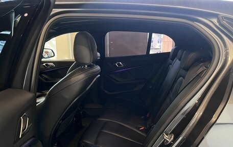 BMW 1 серия, 2019 год, 2 420 000 рублей, 21 фотография