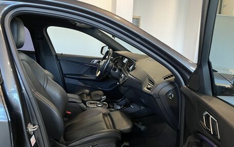 BMW 1 серия, 2019 год, 2 420 000 рублей, 26 фотография