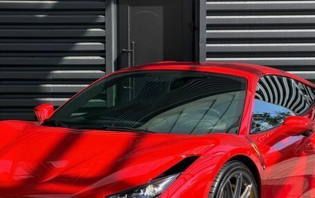 Ferrari F8, 2021 год, 25 900 000 рублей, 2 фотография
