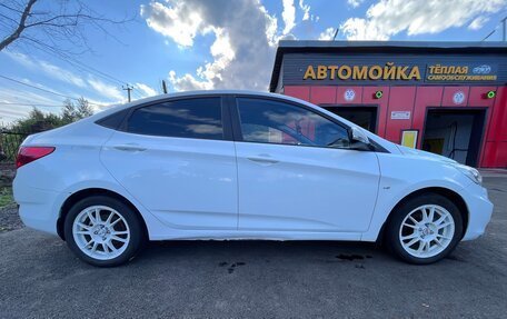 Hyundai Solaris II рестайлинг, 2013 год, 800 000 рублей, 2 фотография