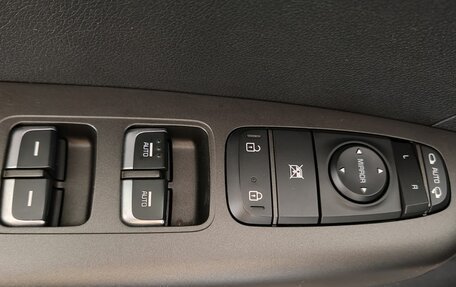 KIA Sportage IV рестайлинг, 2020 год, 2 400 000 рублей, 17 фотография