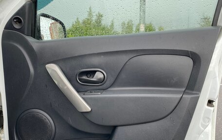 Renault Logan II, 2017 год, 310 000 рублей, 7 фотография