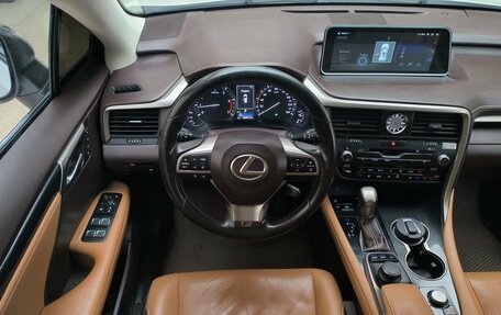 Lexus RX IV рестайлинг, 2017 год, 3 100 000 рублей, 13 фотография