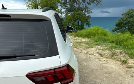 Volkswagen Tiguan II, 2018 год, 2 415 000 рублей, 1 фотография