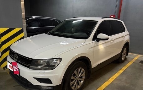 Volkswagen Tiguan II, 2018 год, 2 415 000 рублей, 13 фотография