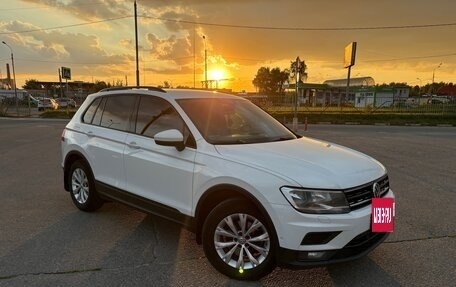 Volkswagen Tiguan II, 2018 год, 2 415 000 рублей, 2 фотография