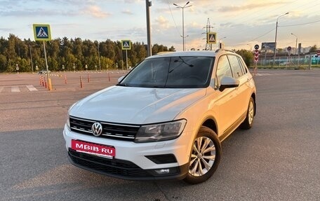 Volkswagen Tiguan II, 2018 год, 2 415 000 рублей, 3 фотография
