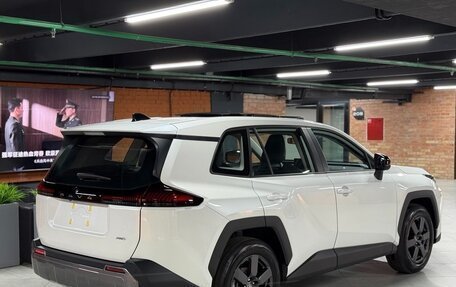Toyota RAV4, 2025 год, 3 850 000 рублей, 5 фотография
