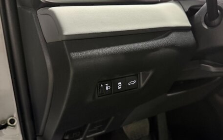 Toyota RAV4, 2025 год, 3 850 000 рублей, 11 фотография