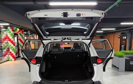 Toyota RAV4, 2025 год, 3 850 000 рублей, 19 фотография