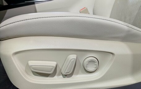 Toyota Camry, 2021 год, 3 200 000 рублей, 24 фотография