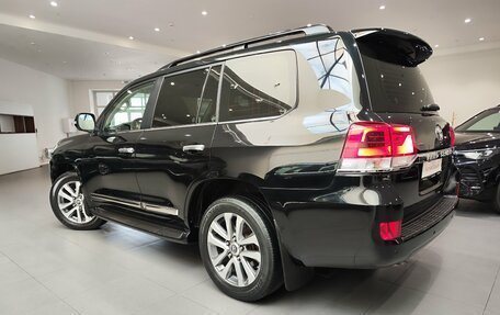 Toyota Land Cruiser 200, 2018 год, 6 300 000 рублей, 4 фотография