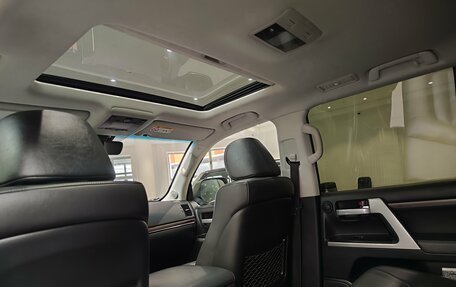 Toyota Land Cruiser 200, 2018 год, 6 300 000 рублей, 9 фотография