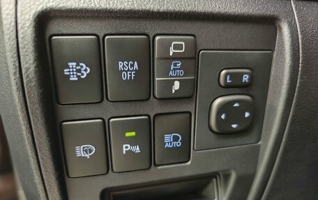 Toyota Land Cruiser 200, 2018 год, 6 300 000 рублей, 16 фотография