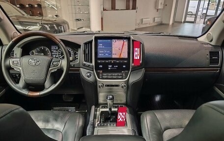 Toyota Land Cruiser 200, 2018 год, 6 300 000 рублей, 7 фотография