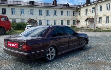 Mercedes-Benz E-Класс, 1997 год, 240 000 рублей, 4 фотография