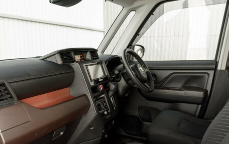 Toyota Roomy I, 2018 год, 900 000 рублей, 11 фотография