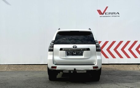 Toyota Land Cruiser Prado 150 рестайлинг 2, 2021 год, 5 780 000 рублей, 4 фотография