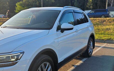 Volkswagen Tiguan II, 2018 год, 2 900 000 рублей, 2 фотография