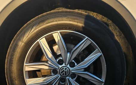Volkswagen Tiguan II, 2018 год, 2 900 000 рублей, 39 фотография