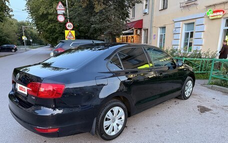 Volkswagen Jetta VI, 2013 год, 650 000 рублей, 3 фотография