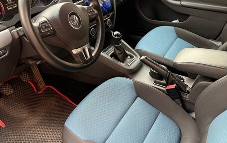 Volkswagen Jetta VI, 2013 год, 650 000 рублей, 4 фотография