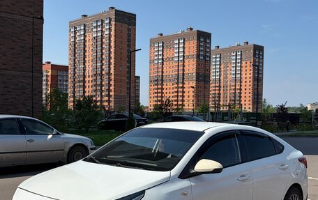 Hyundai Solaris II рестайлинг, 2017 год, 385 000 рублей, 1 фотография