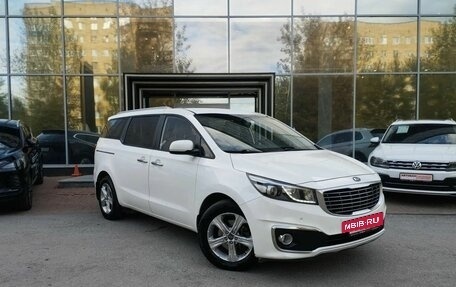 KIA Carnival III, 2017 год, 2 399 000 рублей, 3 фотография