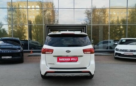 KIA Carnival III, 2017 год, 2 399 000 рублей, 5 фотография