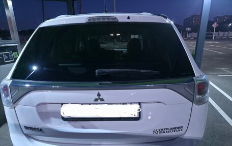 Mitsubishi Outlander III рестайлинг 3, 2013 год, 1 550 000 рублей, 3 фотография