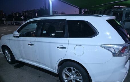 Mitsubishi Outlander III рестайлинг 3, 2013 год, 1 550 000 рублей, 5 фотография