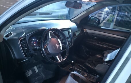 Mitsubishi Outlander III рестайлинг 3, 2013 год, 1 550 000 рублей, 6 фотография