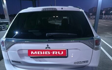Mitsubishi Outlander III рестайлинг 3, 2013 год, 1 550 000 рублей, 4 фотография