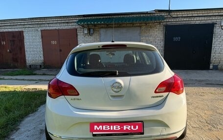Opel Astra J, 2014 год, 880 000 рублей, 10 фотография