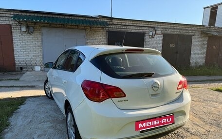 Opel Astra J, 2014 год, 880 000 рублей, 9 фотография