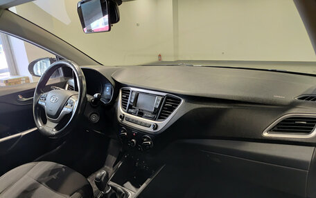 Hyundai Solaris II рестайлинг, 2017 год, 1 070 000 рублей, 13 фотография