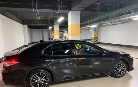 Toyota Camry, 2023 год, 3 300 000 рублей, 4 фотография