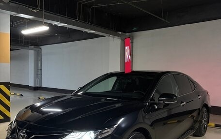 Toyota Camry, 2023 год, 3 300 000 рублей, 2 фотография