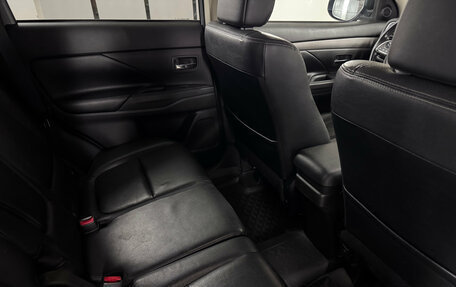 Mitsubishi Outlander III рестайлинг 3, 2012 год, 1 370 000 рублей, 17 фотография