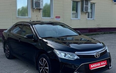 Toyota Camry, 2017 год, 2 000 000 рублей, 2 фотография
